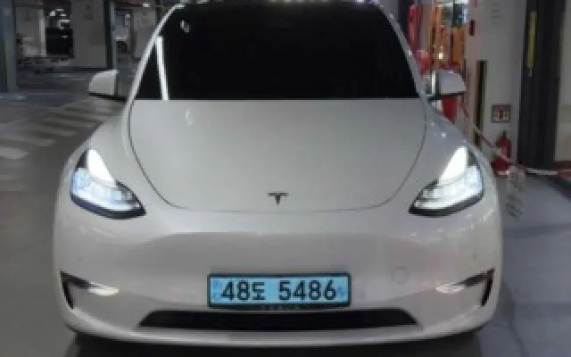 테슬라 모델 Y 2022/08 61,592km